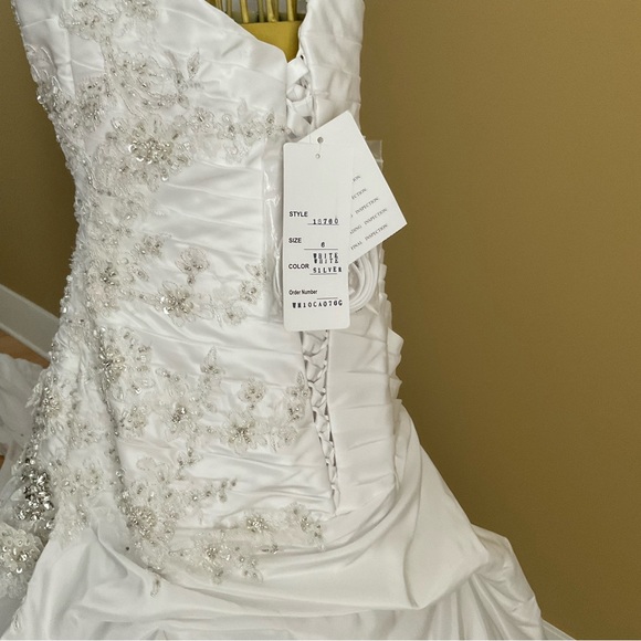 PRIVATE COLLECTION, WEDDING GROWN & BRIDAL CLASSIC VEIL, SIZE: 6, BRAND NEW - Picture 7 of 17